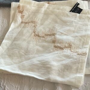 NWT BRUSHSTROKE KIM SEYBERT WHITE LINEN METALLIC NAPKINS SET OF 2